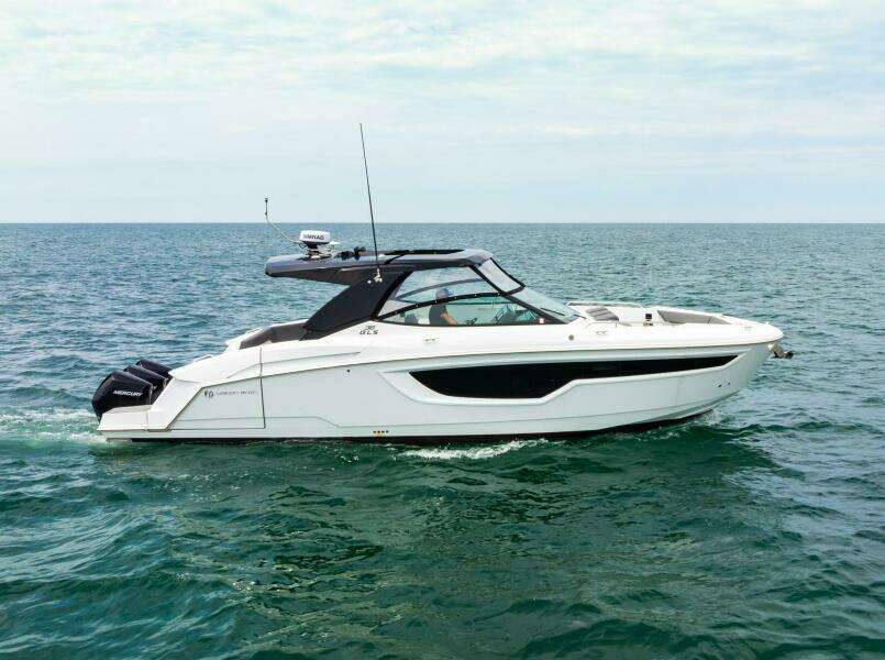 2021 Cruisers Yachts 