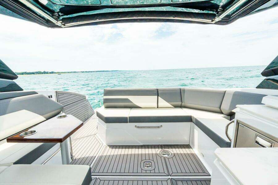 2021 Cruisers Yachts 