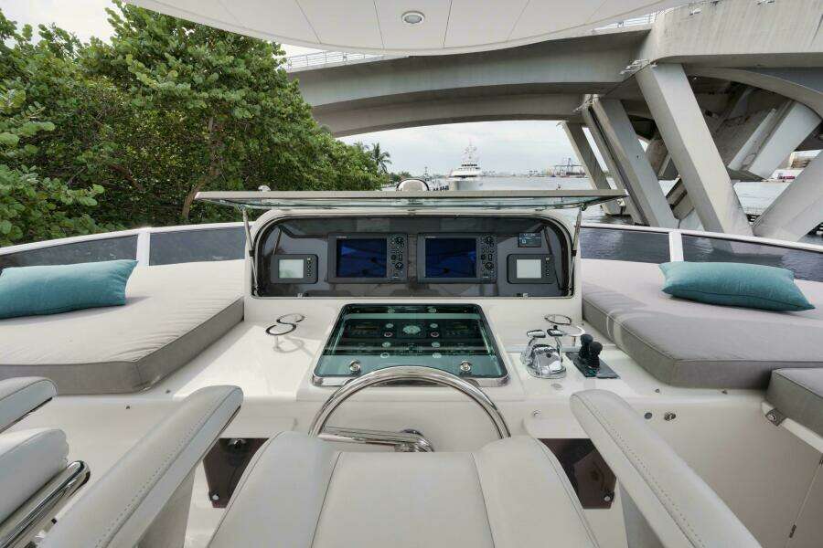 SUN DECK FLYBRIDGE 