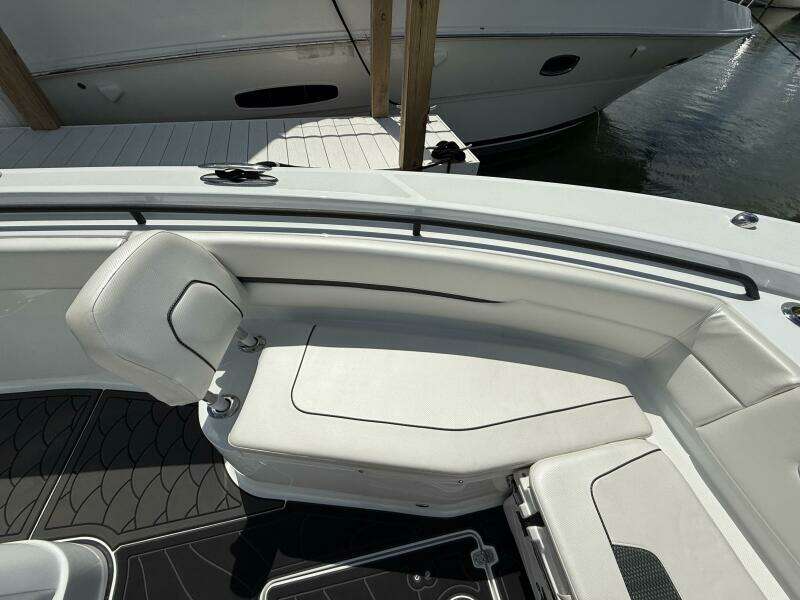 2022 Wellcraft 352 Fisherman