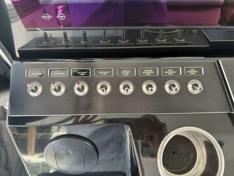 2022 Wellcraft 352 Fisherman