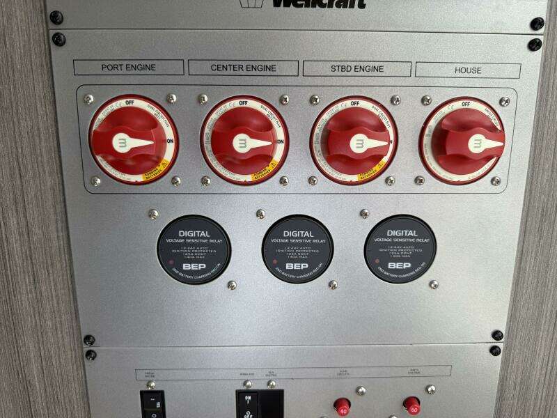 2022 Wellcraft 352 Fisherman