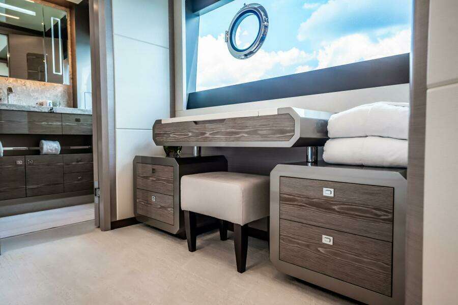 2021 Ocean Alexander 27 Explorer