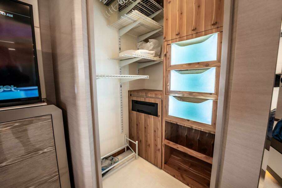 2021 Ocean Alexander 27 Explorer