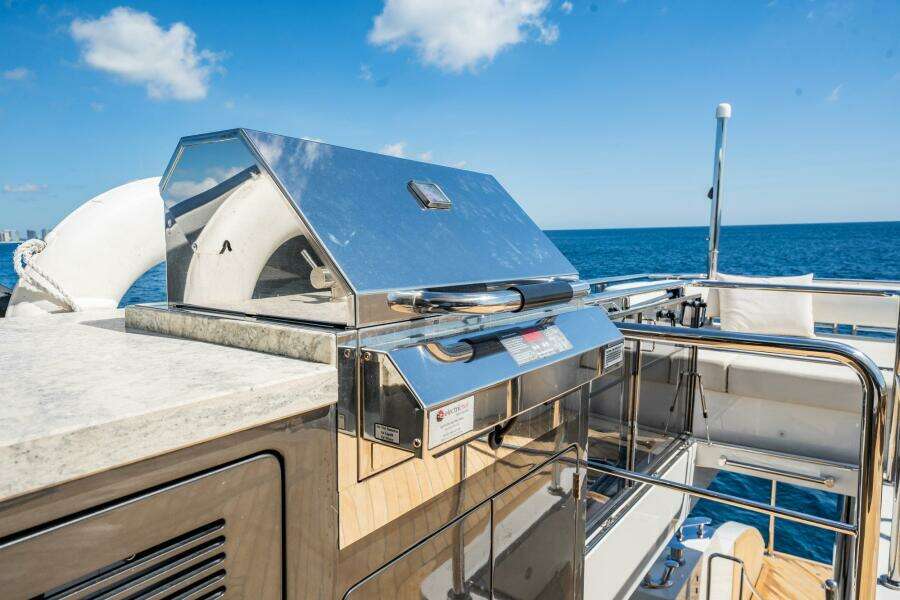 2021 Ocean Alexander 27 Explorer