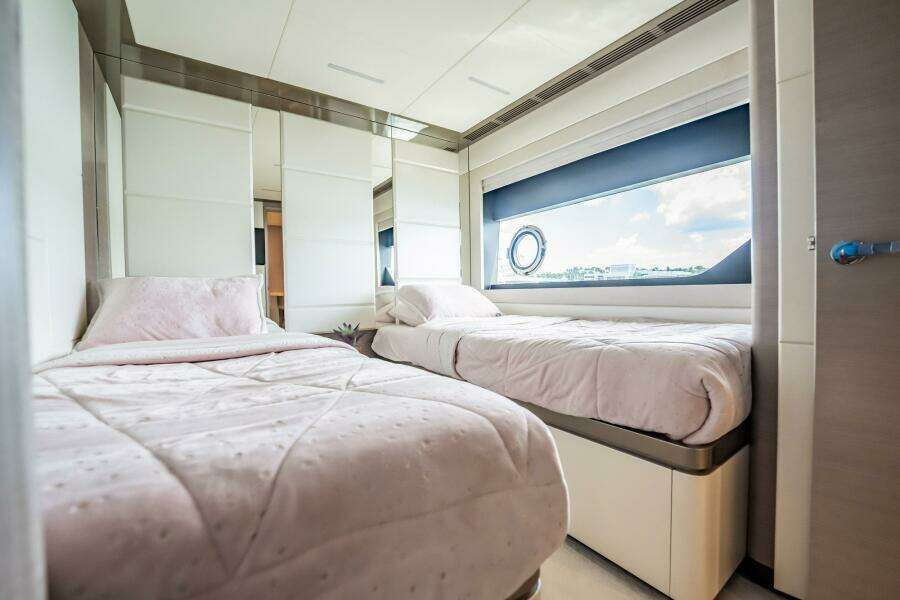 2021 Ocean Alexander 27 Explorer