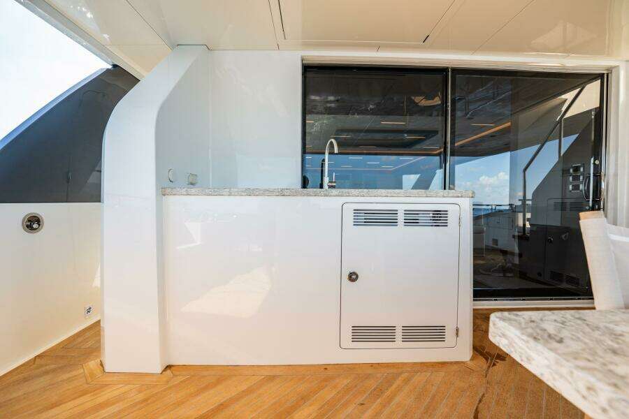 2021 Ocean Alexander 27 Explorer