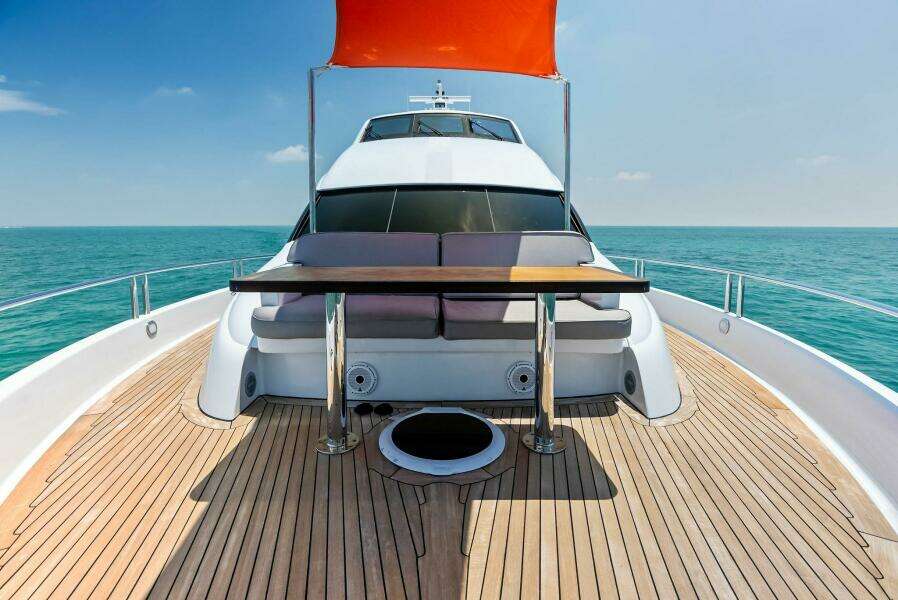 2006 Lazzara Yachts 84 Skylounge
