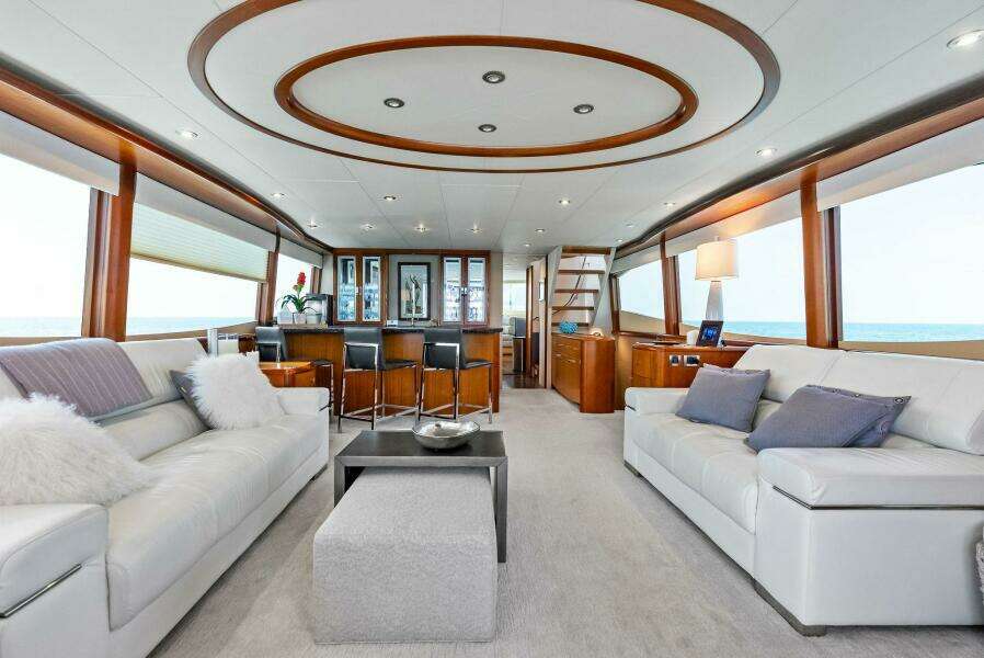 2006 Lazzara Yachts 84 Skylounge