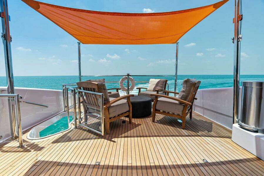 2006 Lazzara Yachts 84 Skylounge