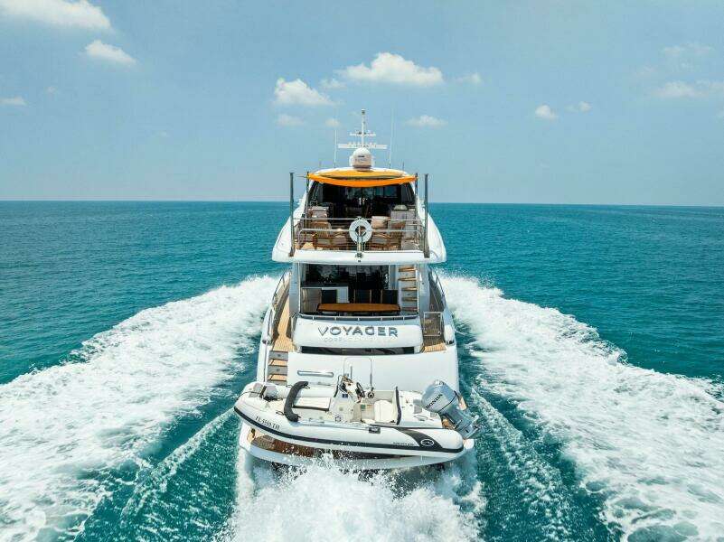 2006 Lazzara Yachts 84 Skylounge