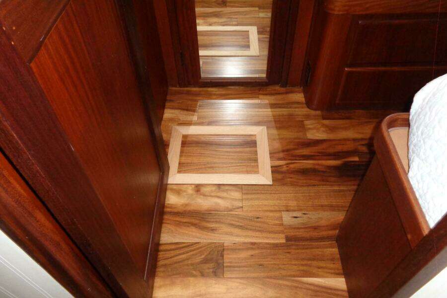 1987 Hatteras 70 Cockpit Motor Yacht