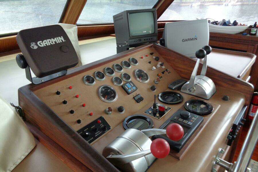 1987 Hatteras 70 Cockpit Motor Yacht