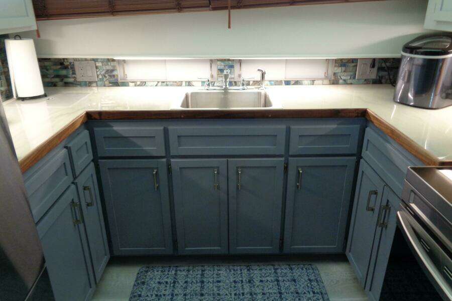 1987 Hatteras 70 Cockpit Motor Yacht