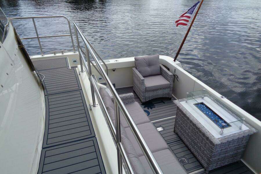 1987 Hatteras 70 Cockpit Motor Yacht