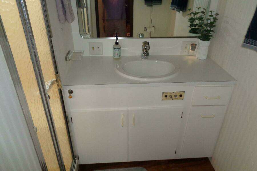 1987 Hatteras 70 Cockpit Motor Yacht