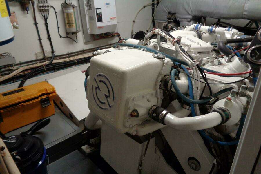 1987 Hatteras 70 Cockpit Motor Yacht