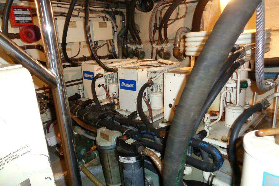 1987 Hatteras 70 Cockpit Motor Yacht