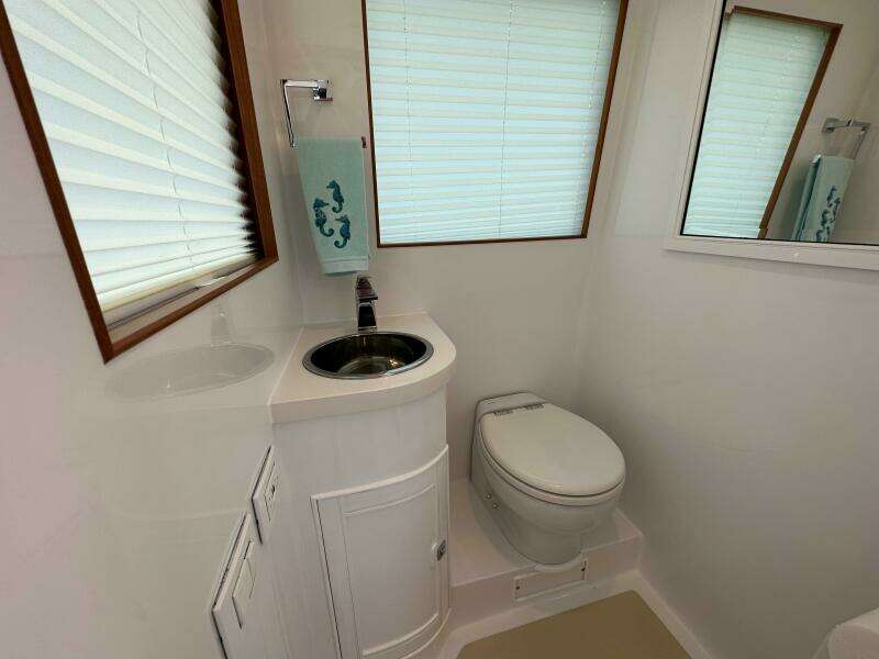 Command Bridge Day Head