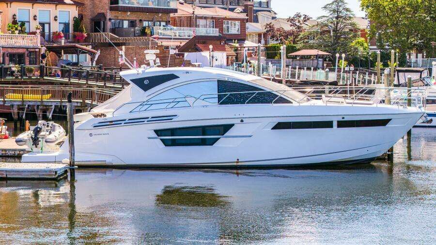 2019 Cruisers Yachts 54 Cantius