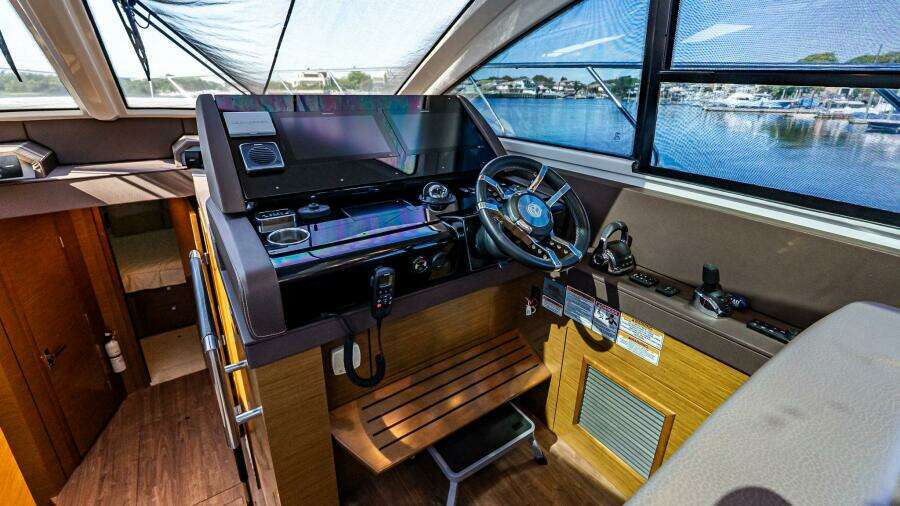 2019 Cruisers Yachts 54 Cantius