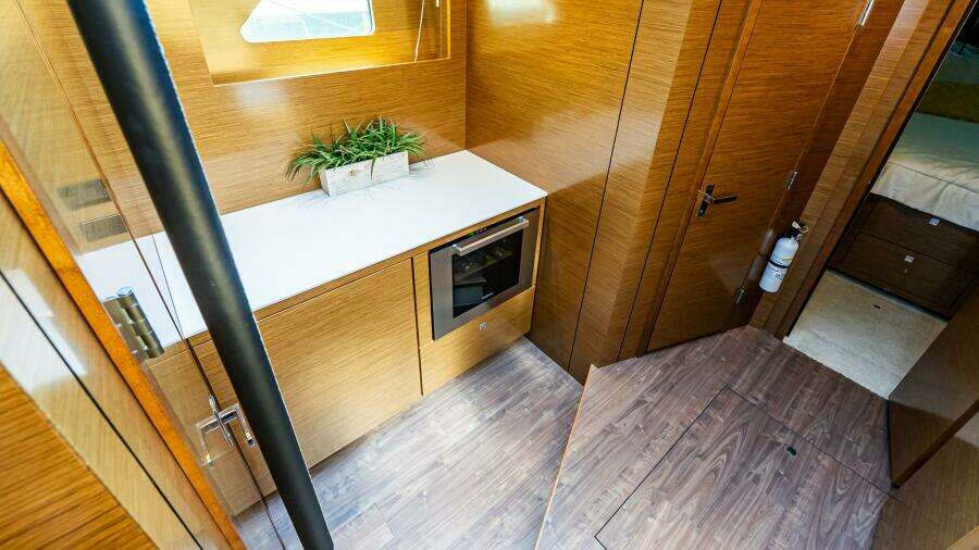 2019 Cruisers Yachts 54 Cantius