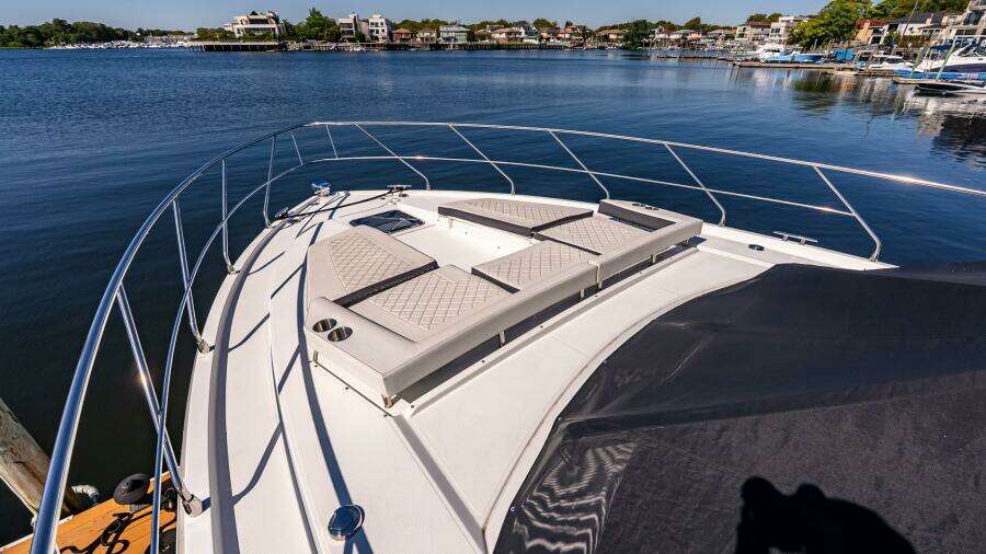 2019 Cruisers Yachts 54 Cantius