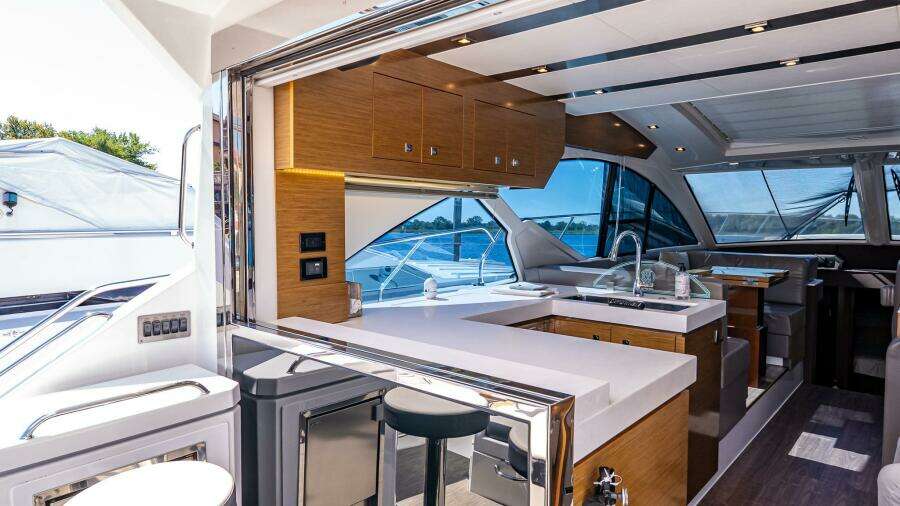 2019 Cruisers Yachts 54 Cantius