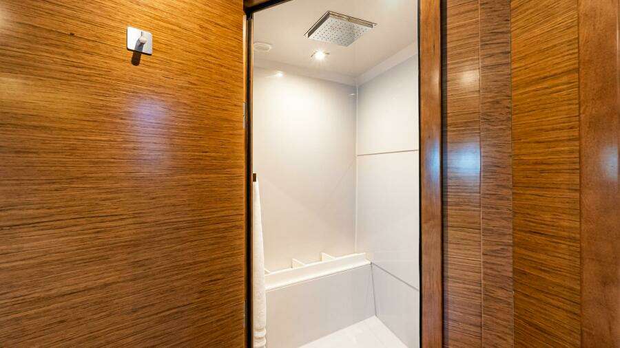 2019 Cruisers Yachts 54 Cantius