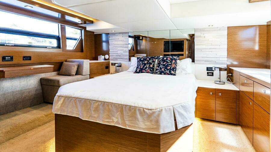 2019 Cruisers Yachts 54 Cantius