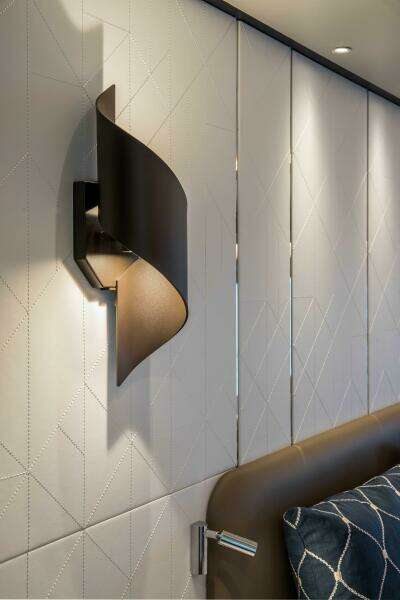 The New Horizon FD90 Split-Use Skylounge Hull 34