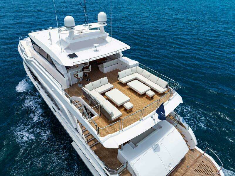 The New Horizon FD90 Split-Use Skylounge Hull 34