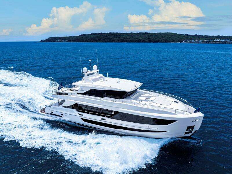 The New Horizon FD90 Split-Use Skylounge Hull 34