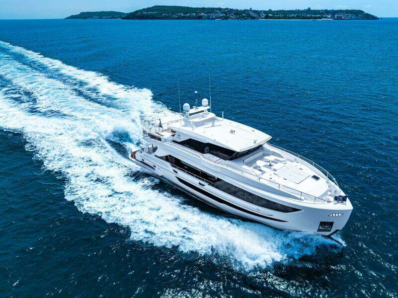 The New Horizon FD90 Split-Use Skylounge Hull 34