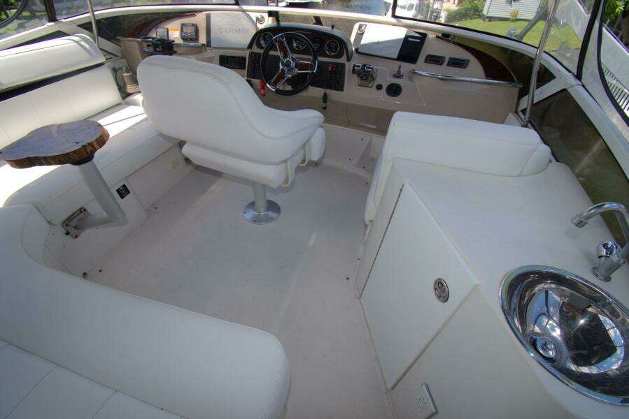 2005 Carver 444 Cockpit Motor Yacht