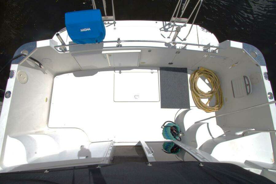 2005 Carver 444 Cockpit Motor Yacht