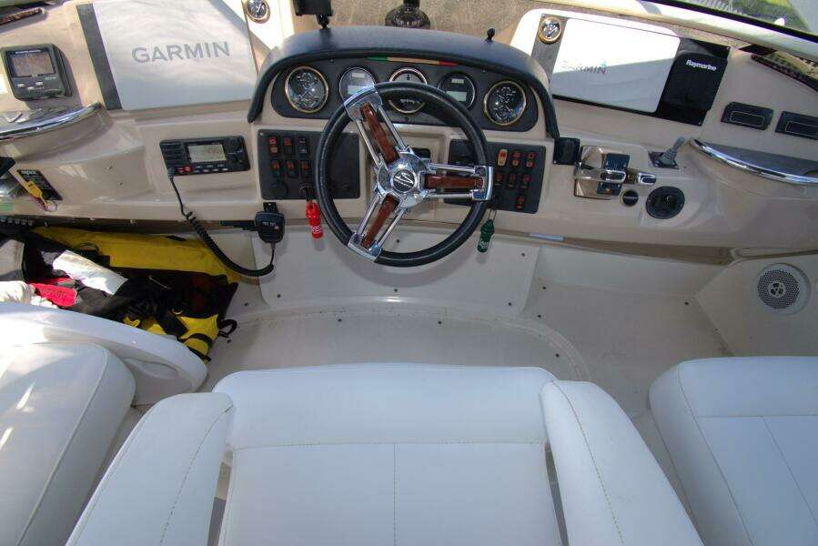 2005 Carver 444 Cockpit Motor Yacht