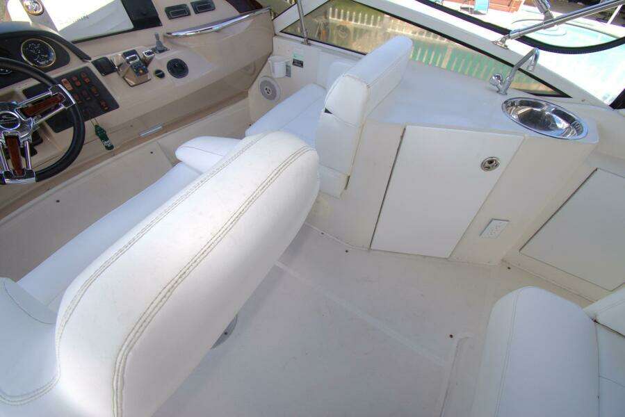 2005 Carver 444 Cockpit Motor Yacht