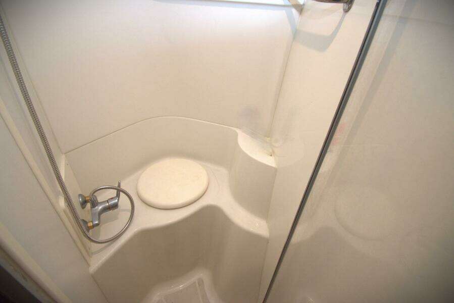 2005 Carver 444 Cockpit Motor Yacht