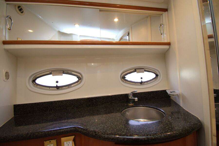 2005 Carver 444 Cockpit Motor Yacht