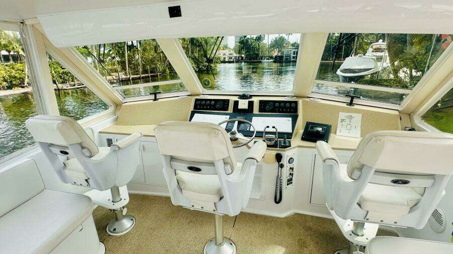 1999 Viking Cockpit Sport Yacht