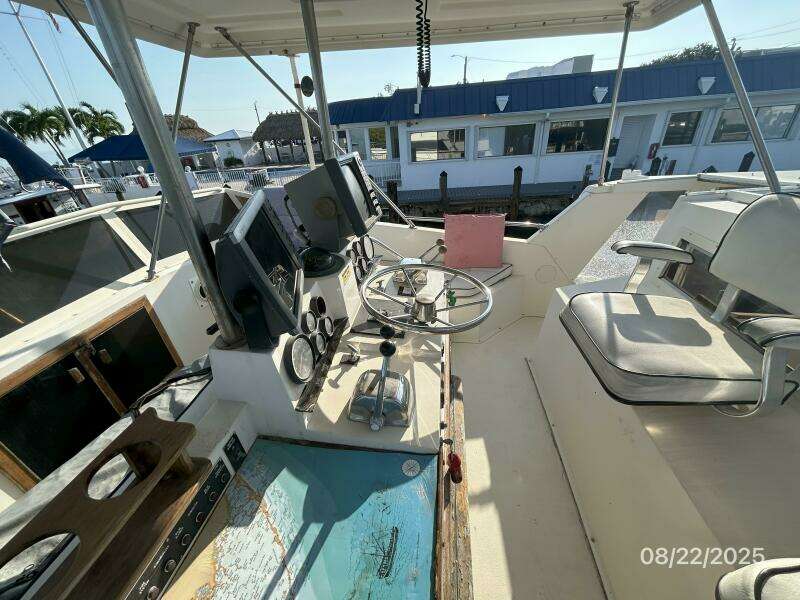 44' Viking flybridge starboard