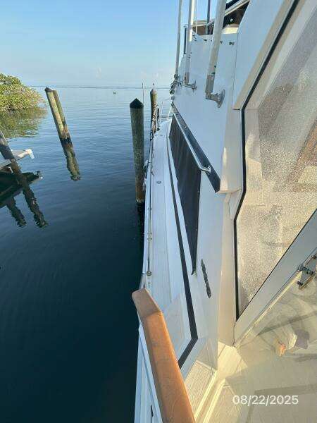 44' Viking port side deck2