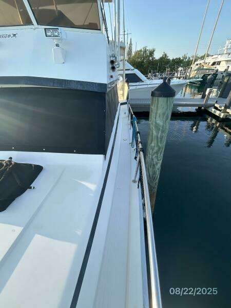 44' Viking port side deck1