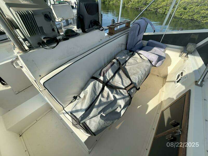 44' Viking flybridge forward seating