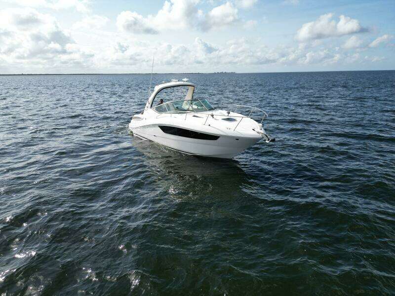 2016 Sea Ray 330 Sundancer