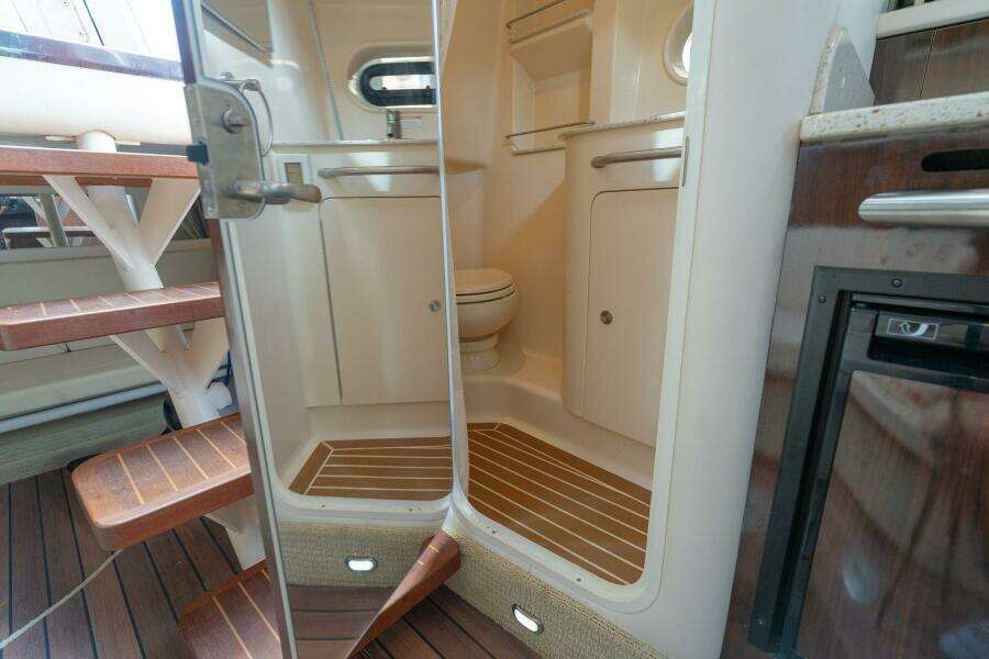 2016 Sea Ray 330 Sundancer
