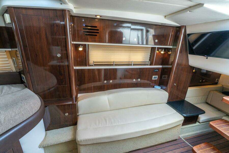 2016 Sea Ray 330 Sundancer