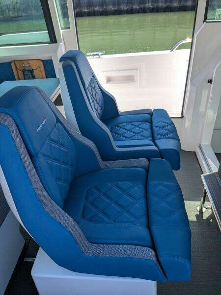 2024 Axopar 37 Cross Cabin with Bench Seat, V10s