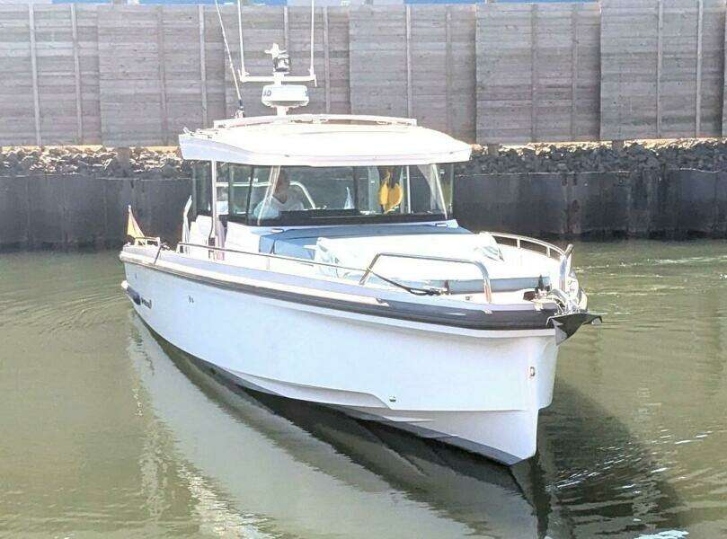 2024 Axopar 37 Cross Cabin with Bench Seat, V10s